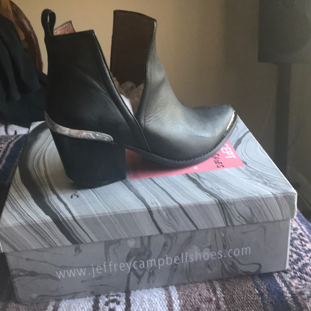 Authentic Jeffrey Campbell Cromwell boots. 8/BLK